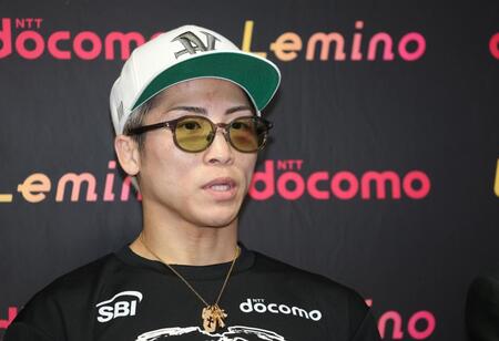 会見する井上尚弥（撮影・石井剣太郎）