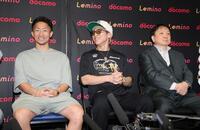 会見で笑顔を見せる（左から）井上拓真、井上尚弥、大橋秀行会長（撮影・石井剣太郎）