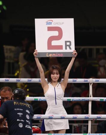 ラウンドガールを務めた都愛＝東京ドーム（２日）
