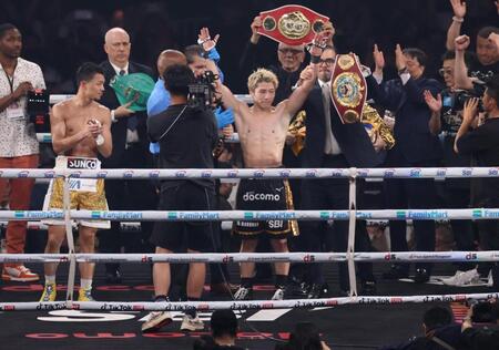 勝利に喜ぶ井上尚弥＝２日