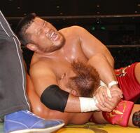 　０３年８月　秋山（下）を下しＧ１クライマックス初優勝した天山
