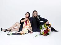結婚したことを発表したイヨ・スカイ（左）とＥＶＩＬ改めＮＡＲＡＫＵ