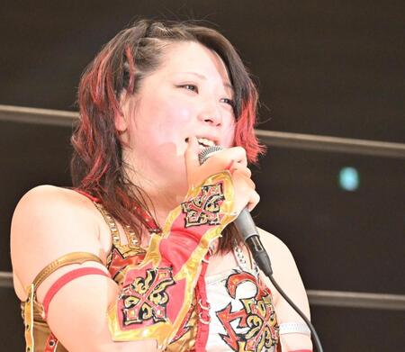 ファンに挨拶をする林下詩美