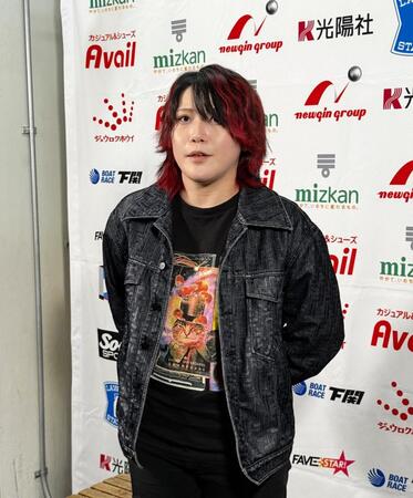 古巣スターダムの後楽園ホール大会に電撃登場し、報道陣の質疑に応じる林下詩美