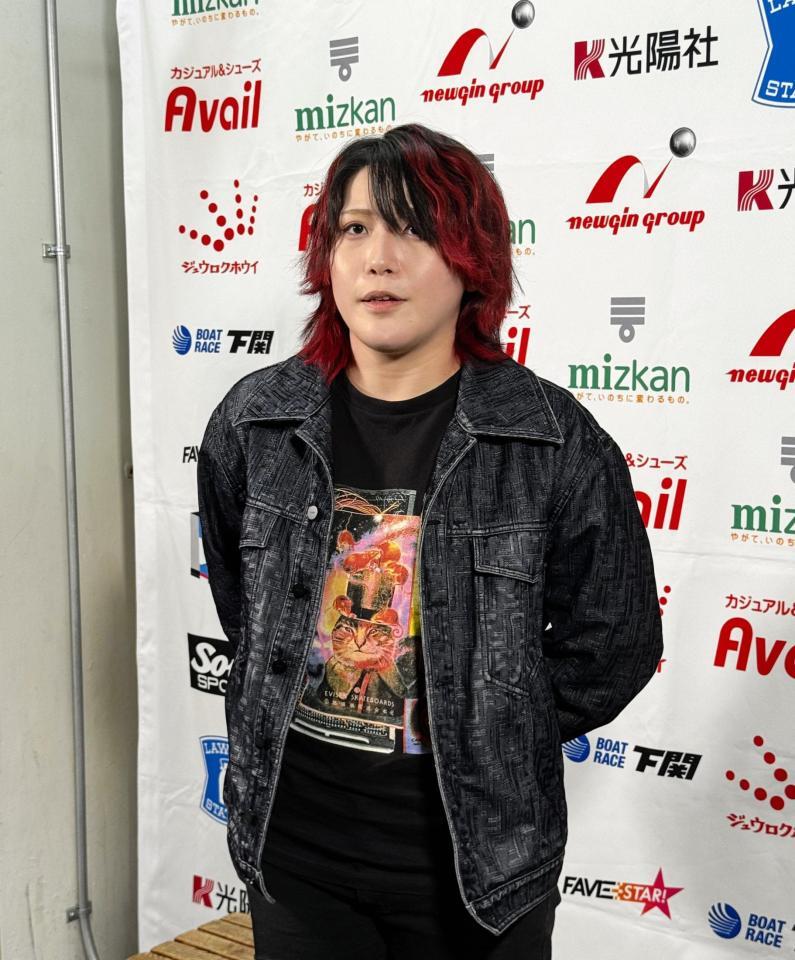 古巣スターダムの後楽園ホール大会に電撃登場し、報道陣の質疑に応じる林下詩美