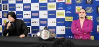 会見で胸中を語る田村男児（左）と立花誠吾