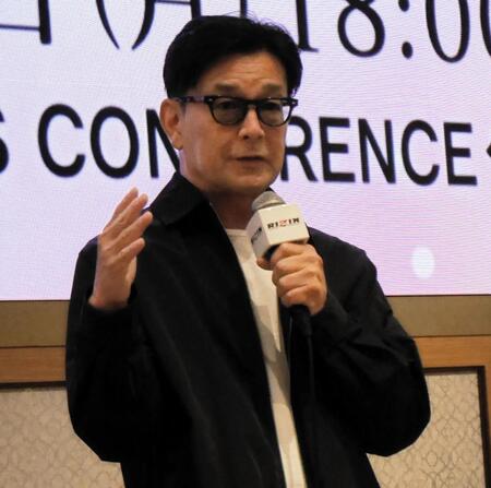 会見に臨む榊原信行ＣＥＯ＝１５日