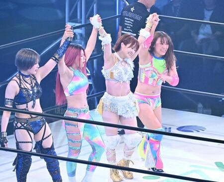 勝利したフワちゃん（右）組