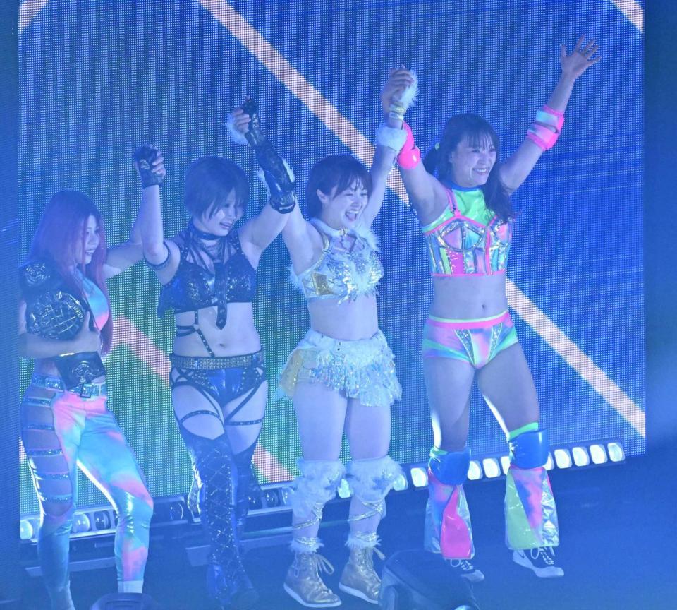 勝利したフワちゃん（右）組