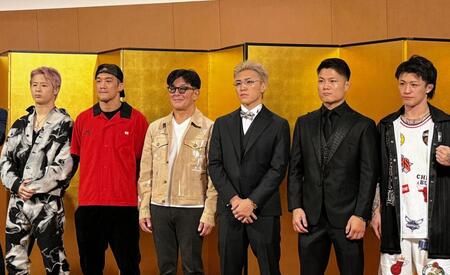 会見に出席したＲＩＺＩＮの榊原信行ＣＥＯ（左から３人目）