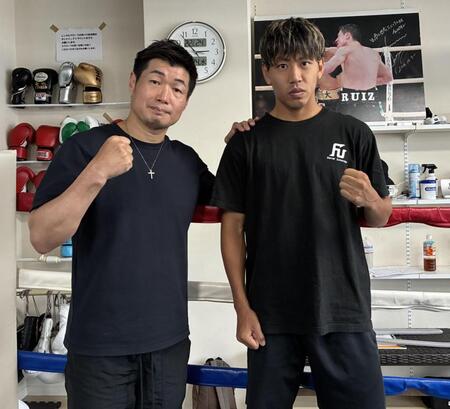 試合への意気込みを語った長谷川穂積会長（左）と村田昴