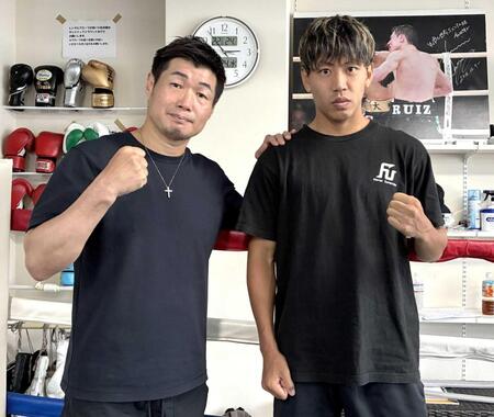　試合への意気込みを語った長谷川穂積会長（左）と村田昴
