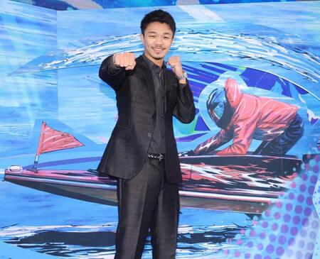　ボートレースの番組に出演した中谷潤人（撮影・佐々木彰尚）