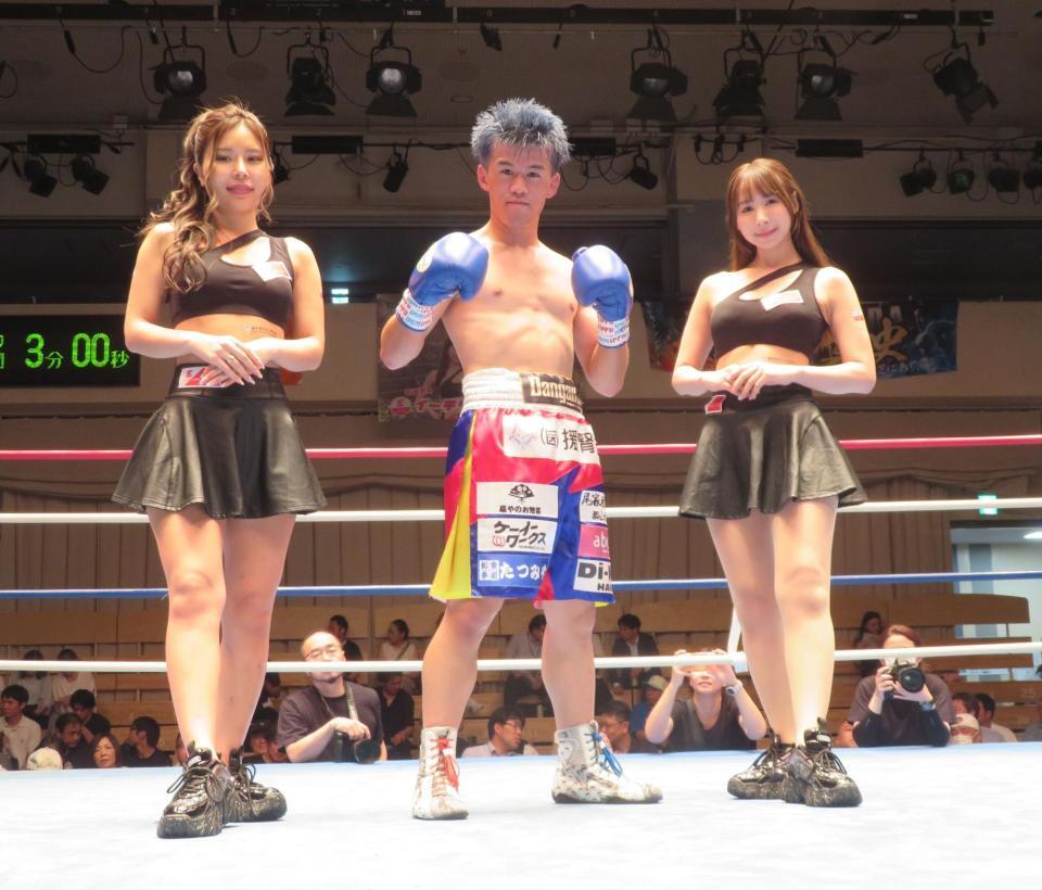 勝利した蛯名創魅（中央）