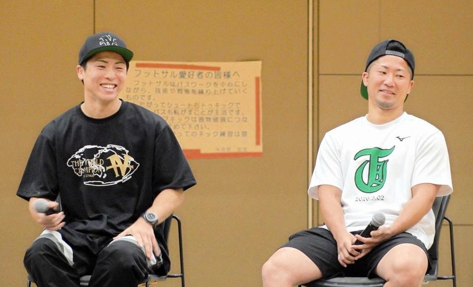 子供たちの質問に答える井上尚弥（左）と拓真