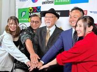 マリーゴールドの選手兼任コーチに就任した岩谷麻優（左端）ら新体制の（左から）近藤修司、ロッシー小川代表、吉野正人氏、風香