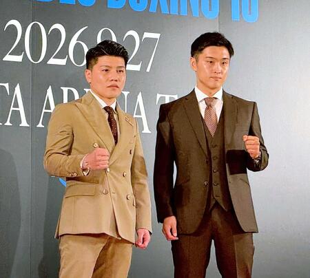 　世界戦に向け、ポーズをとる坪井智也（左）と西田凌佑