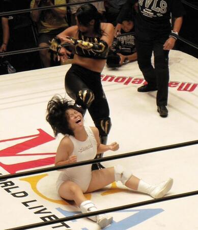 岩田美香のキックを浴びる天羽瑠迦