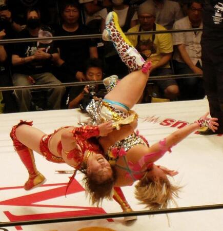 桃野美桜に変型裏投げを放つＳａｒｅｅｅ