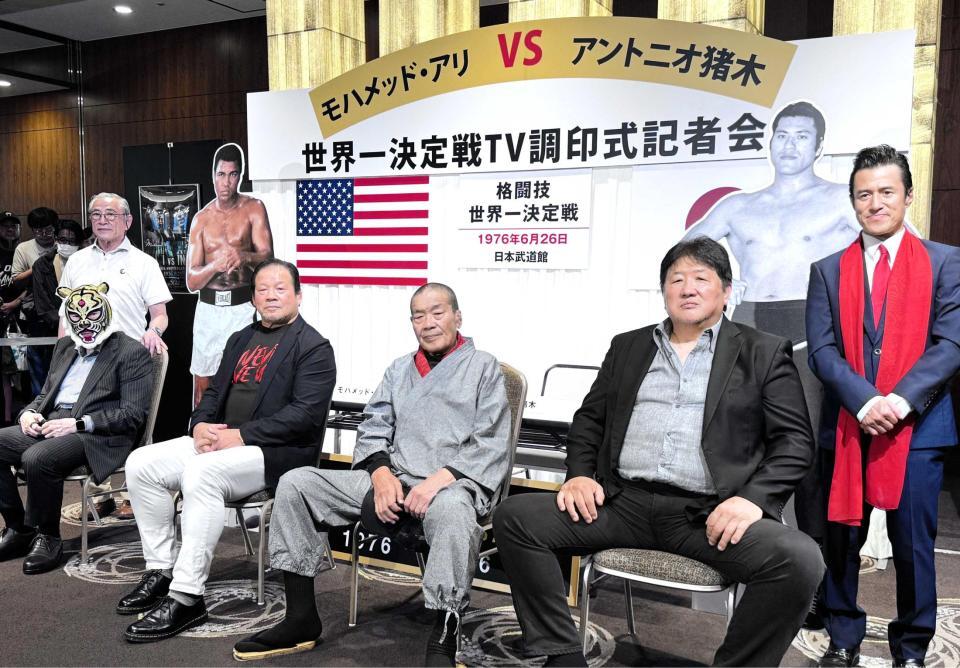 　オープニングセレモニーに出席した（前列左から）初代タイガーマスク・佐山サトル、藤波辰爾、藤原喜明、前田日明（撮影・藤川資野）