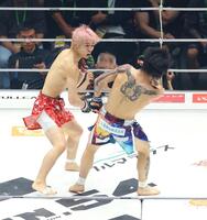 平本丈がジョリー（右）を破る（撮影・石井剣太郎）