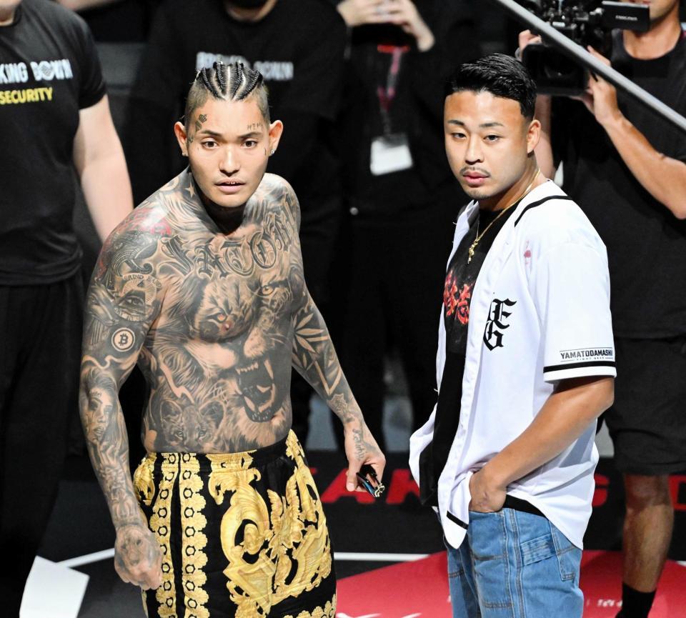 対戦が決定したＳＡＴＯＲＵとメカ君（右）
