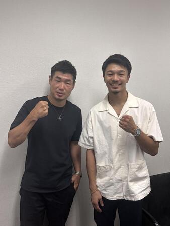 ラジオ収録を行った長谷川穂積氏（左）と中谷潤人