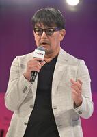 あいさつする榊原ＣＥＯ（撮影・持木克友）
