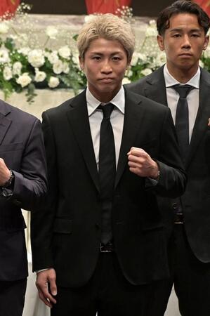 ガッツ石松さんお別れの会に参列した井上尚弥（撮影・持木克友）