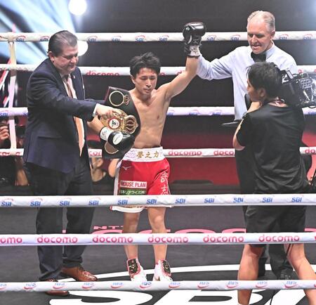 １回ＫＯでウィルフレド・メンデスを破り世界王座に輝いた石井武志（撮影・開出牧）