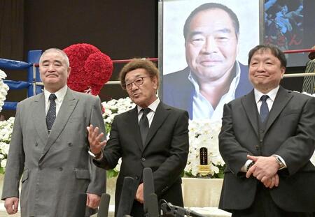 　ガッツ石松さんとの思い出を語る（左から）浜田剛史さん、具志堅用高さん、大橋秀行さん（撮影・持木克友）