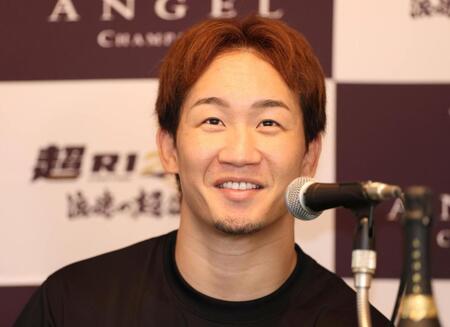 笑顔を見せる朝倉未来（撮影・中田匡峻）