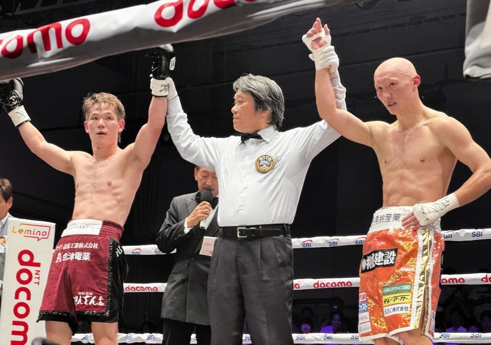 ドロー決着となったが、優勢点により決勝に進んだ木谷陸（左）と敗退となった松本圭佑