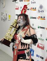 刀羅ナツコとのノーＤＱマッチを制して赤いベルトを防衛した鈴季すず