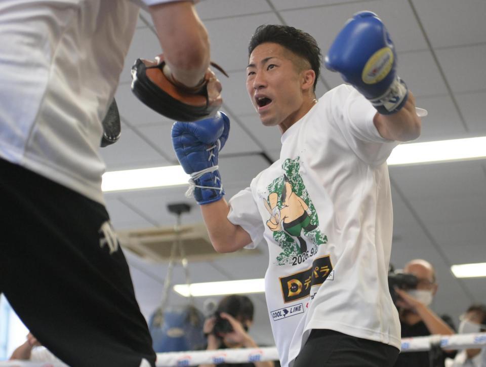 練習を公開した井上拓真（撮影・堀内翔）