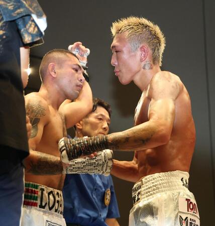 セバスチャン・エルナンデス（左）に敗れた亀田京之介（撮影・中田匡峻）