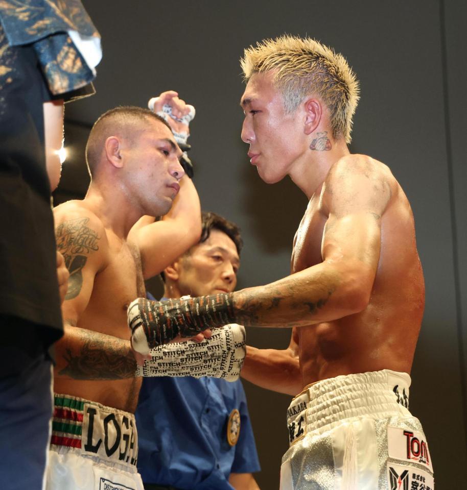 セバスチャン・エルナンデス（左）に敗れた亀田京之介（撮影・中田匡峻）