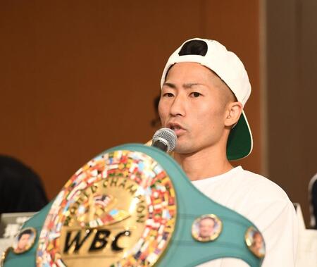 『返り討ち』を宣言する井上拓真（撮影・園田高夫）