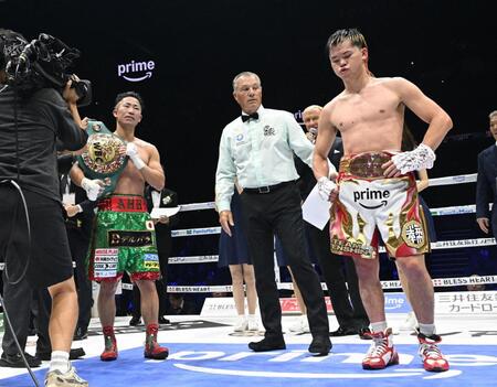 井上拓真（左）に判定で敗れ肩を落とす那須川天心（撮影・堀内　翔）