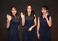 ラウンドガールを務める（左から）仁美、ミラクルちり、あお＝２７日