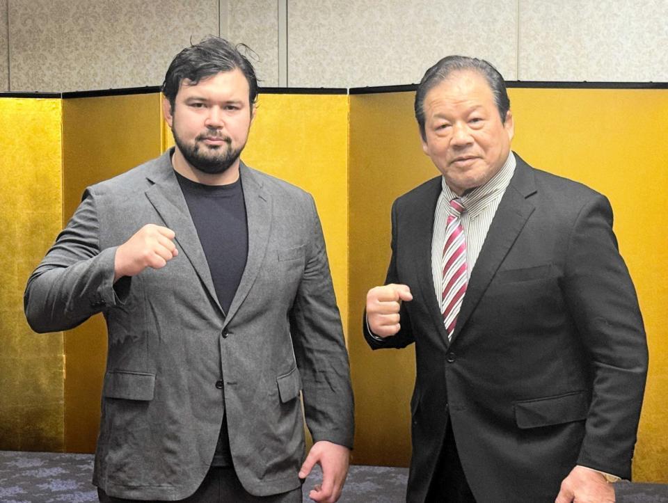 　タッグ戦で激突するウルフアロン（左）と藤波辰爾