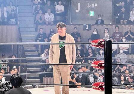 リング上で引退を発表した谷口周平