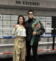 次戦を発表した千本瑞規（左）と但馬ミツロ