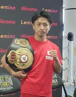 亀田興毅　直筆サイン入りパンチンググローブ　チケット半券　CDケース　オマケ有 亀田和毅 100万円分観戦チケットを介護施設に寄付 25日世界前哨戦