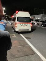 負傷した客を搬送する救急車　※写真の一部を加工しています