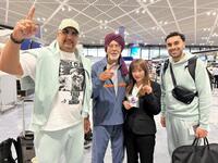 息子、孫、工藤めぐみとともに日本のファンにメッセージを送るタイガー・ジェット・シン（左から２人目）＝提供写真