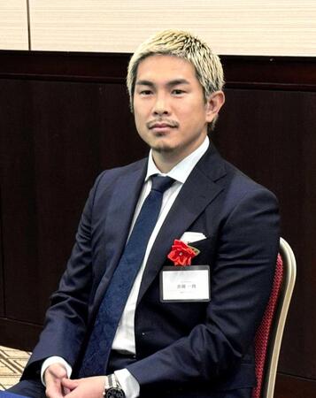 　現役続行と大みそかの再起戦を発表した井岡一翔