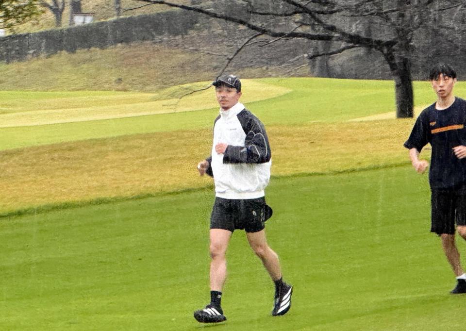 雨の中、ゴルフ場での走り込み合宿を公開した中谷潤人