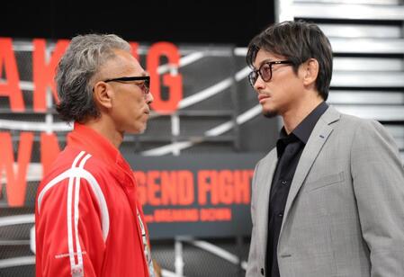 フェイストゥーフェイスを行う山本真司（左）と啓之輔（撮影・吉澤敬太）