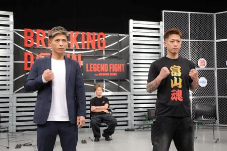 対戦が決まった外枦保尋斗（左）とＫＫ我流（撮影・吉澤敬太）